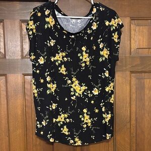 Maurices Black and Yellow Floral Short Sleeve Top